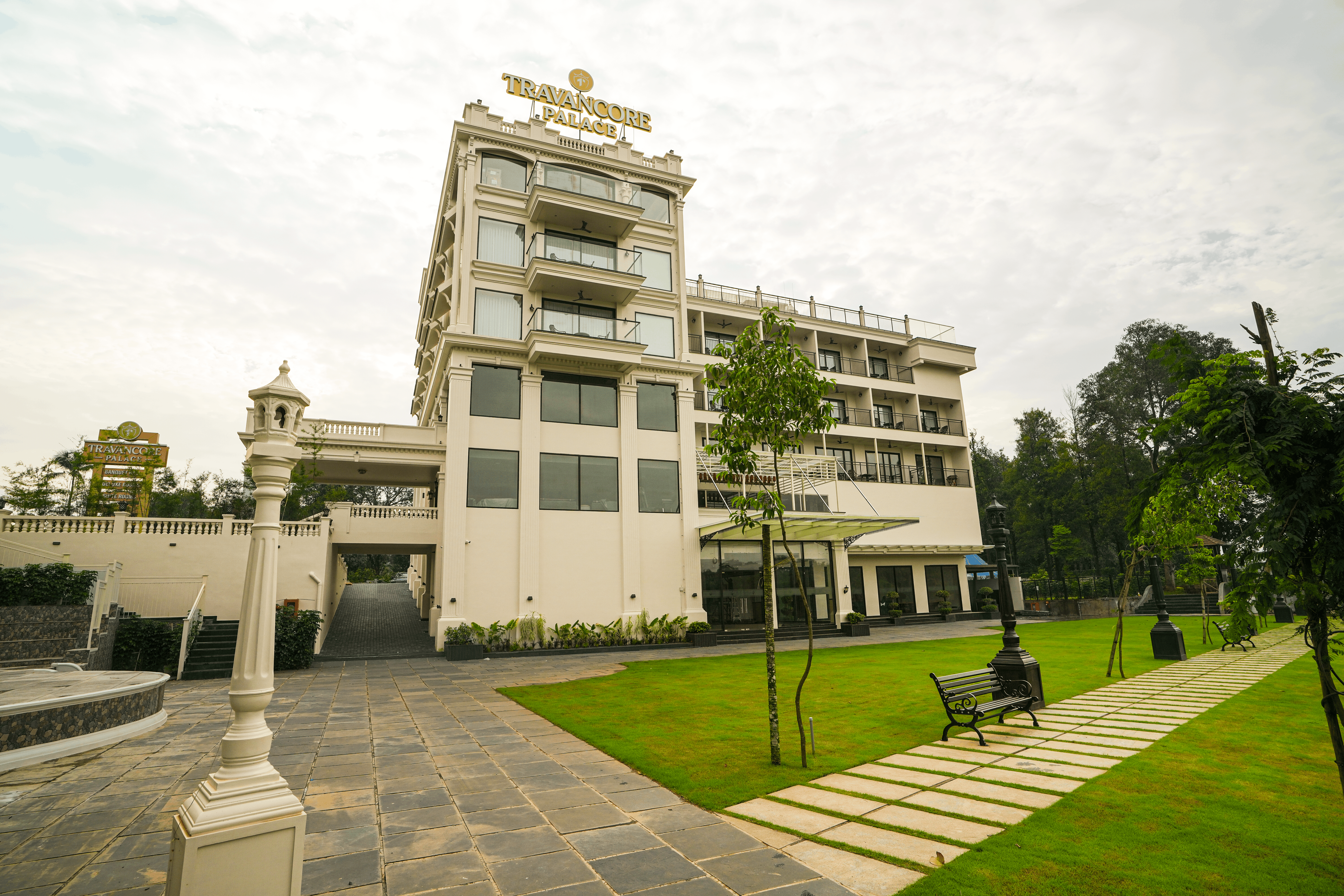 Hotels Near Cochin International Airport: Find a Comfortable Stay at Travancore Palace
